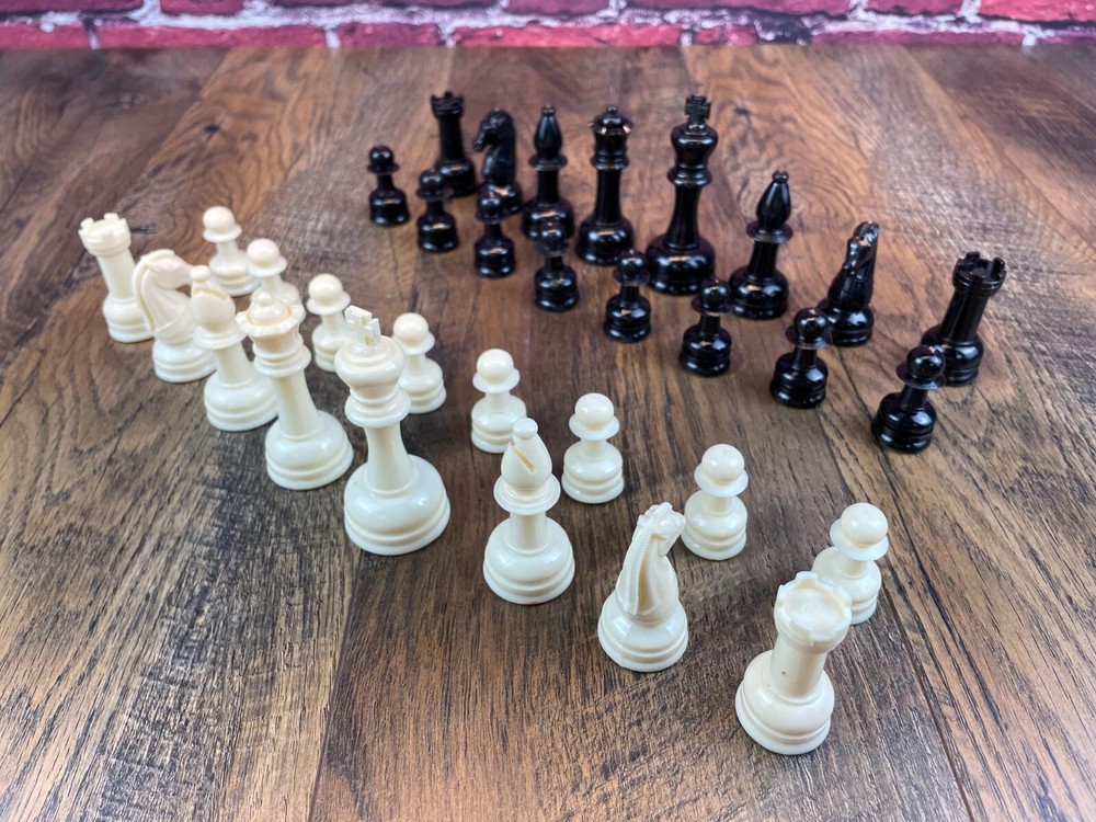 Vintage E.S. LOWE CHESS SET ONLY - Complete Set Without Board Case or Any Papers