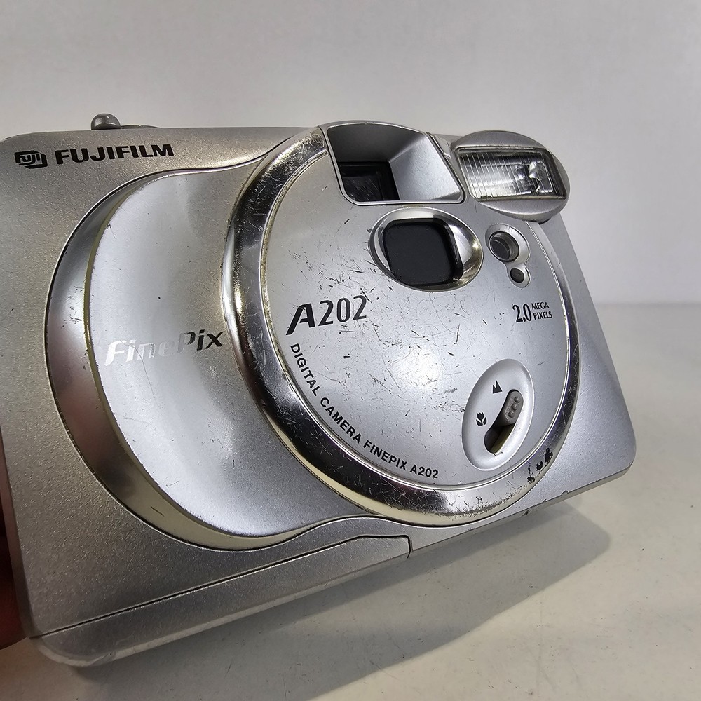 Fujifilm FinePix A202 2.0MP Compact Digital Camera Silver Tested