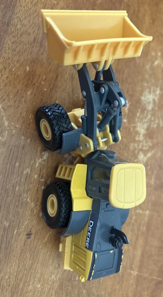 Ertl John Deere Front End Loader Articulating Construction Die Cast Scale Model