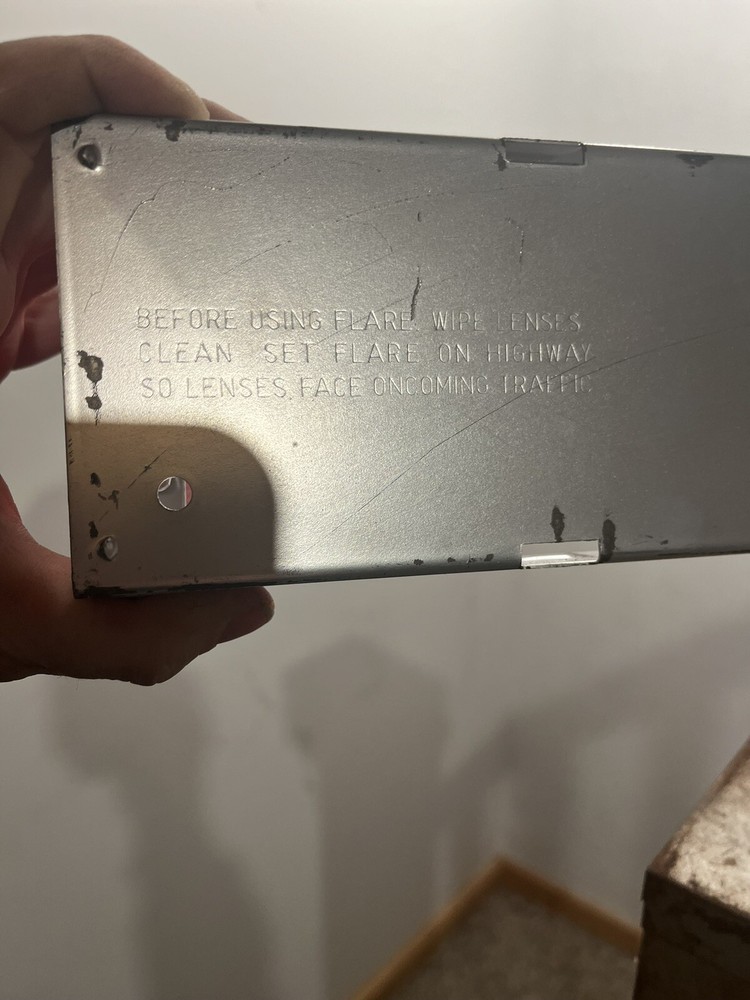 Vari-Flare Red Reflector Emergency Kit & Metal Box