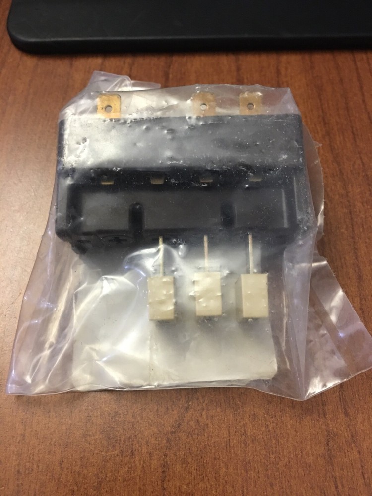 Daikin McQuay 4EAL8735 Switch 3-Push Button