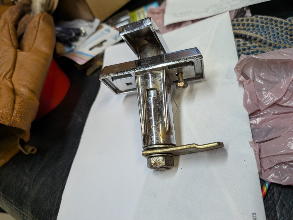 Vending Machine T-handle Assembly 7/16" Threaded Shaft Quarter-Turn