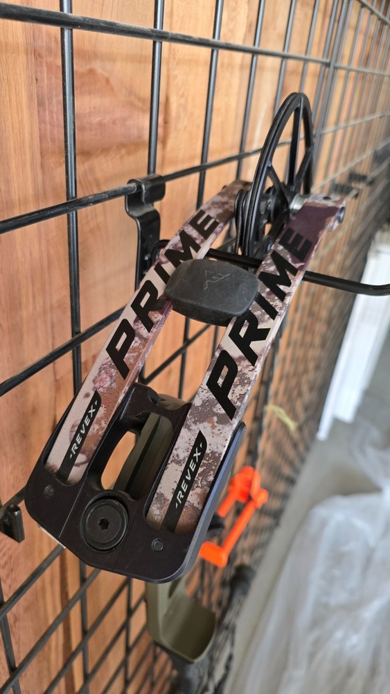Prime Revex 2 RH Compound Bow
