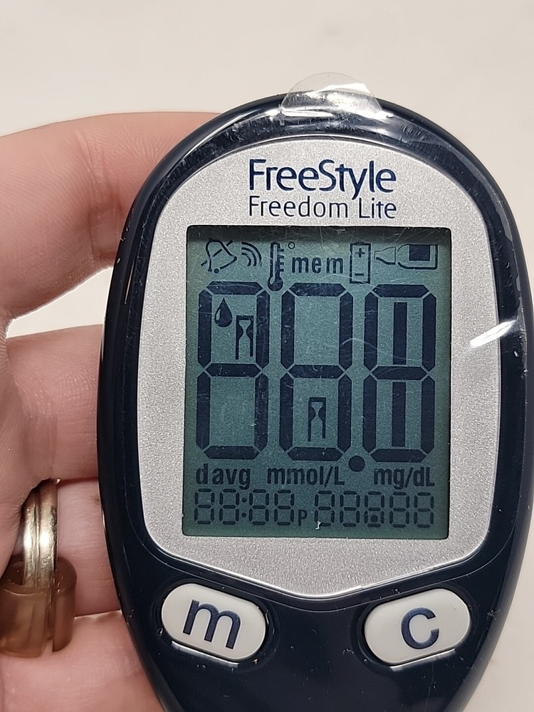 NEW FREESTYLE FREEDOM LITE BLOOD GLUCOSE METER Read Description