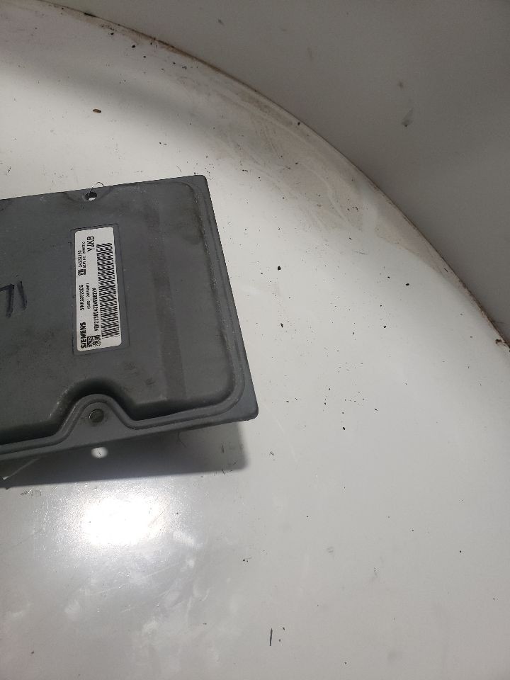Used Transmission Control Module fits: 2005 Cadillac Srx Transmission RH front e
