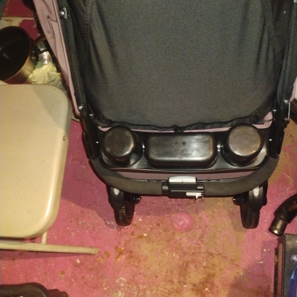 Graco Stroller -Black- Great Condition - Lightweight & Foldable With One Hand LN