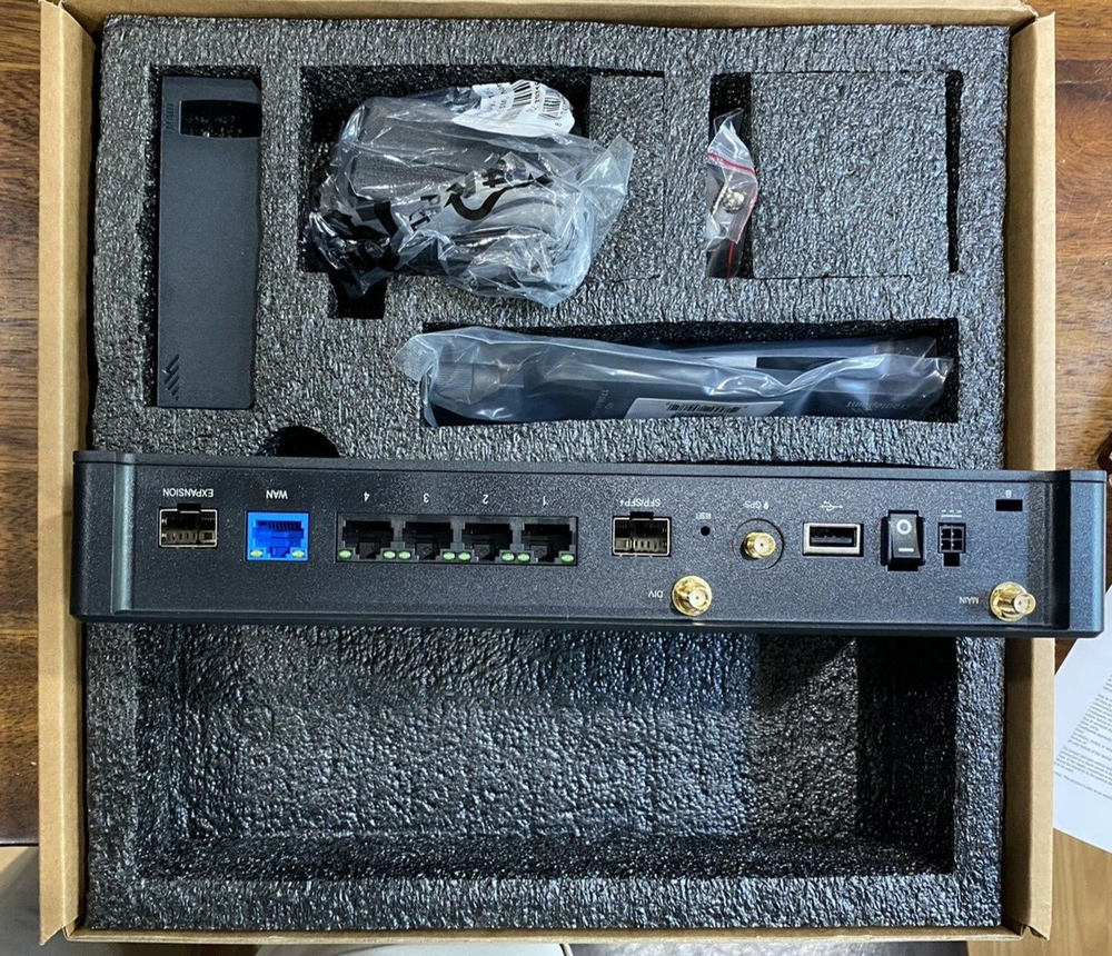 Cradlepoint E300 E350 Series Router 300 Mbps - BF01-0300C4D-NN - Open Box