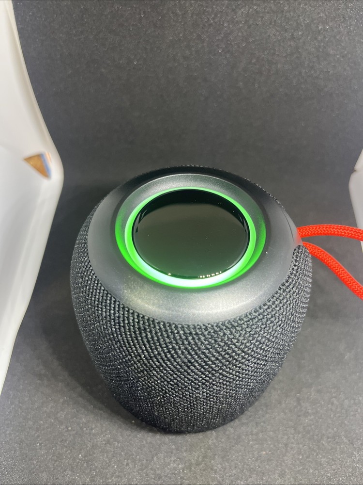 SoundWaves Splash-Proof Bluetooth Speaker W/ Multi Function Light