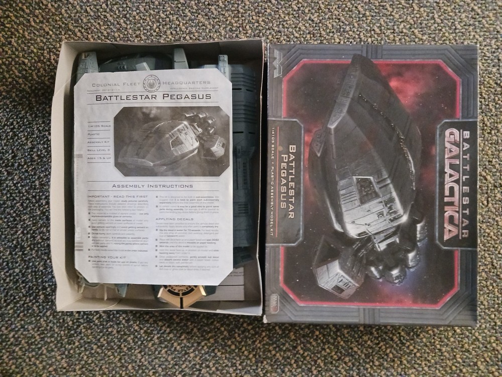 Moebius Models Battlestar Galactica Pegasus 1/4105 Scale Model Kit Open Box
