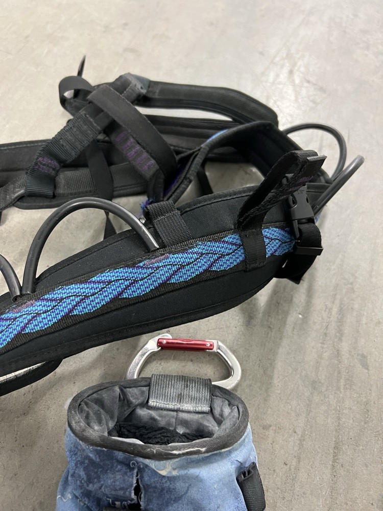 REI Climbing Harness Size M, ? No Tag