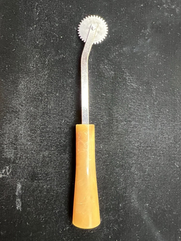 Vintage DRITZ Tracing Wheel Butterscotch Bakelite Handle + Machine Needles