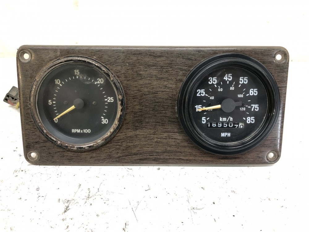 Freightliner FLC112 Speedometer Instrument Cluster - Used