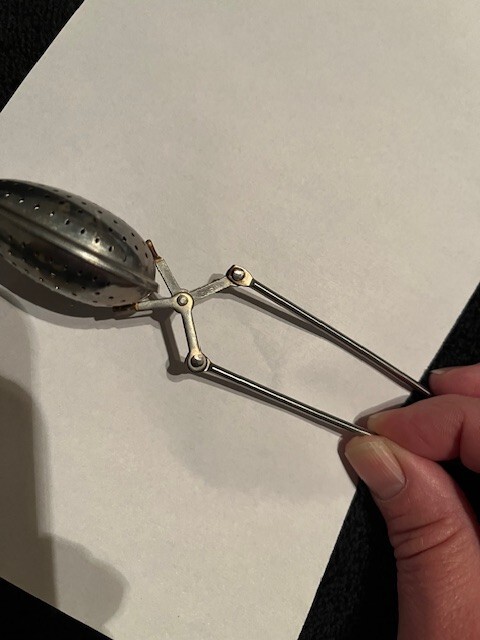 Silver Tea Strainer Infuser Spoon Scoop spring loaded open/close 6 inch