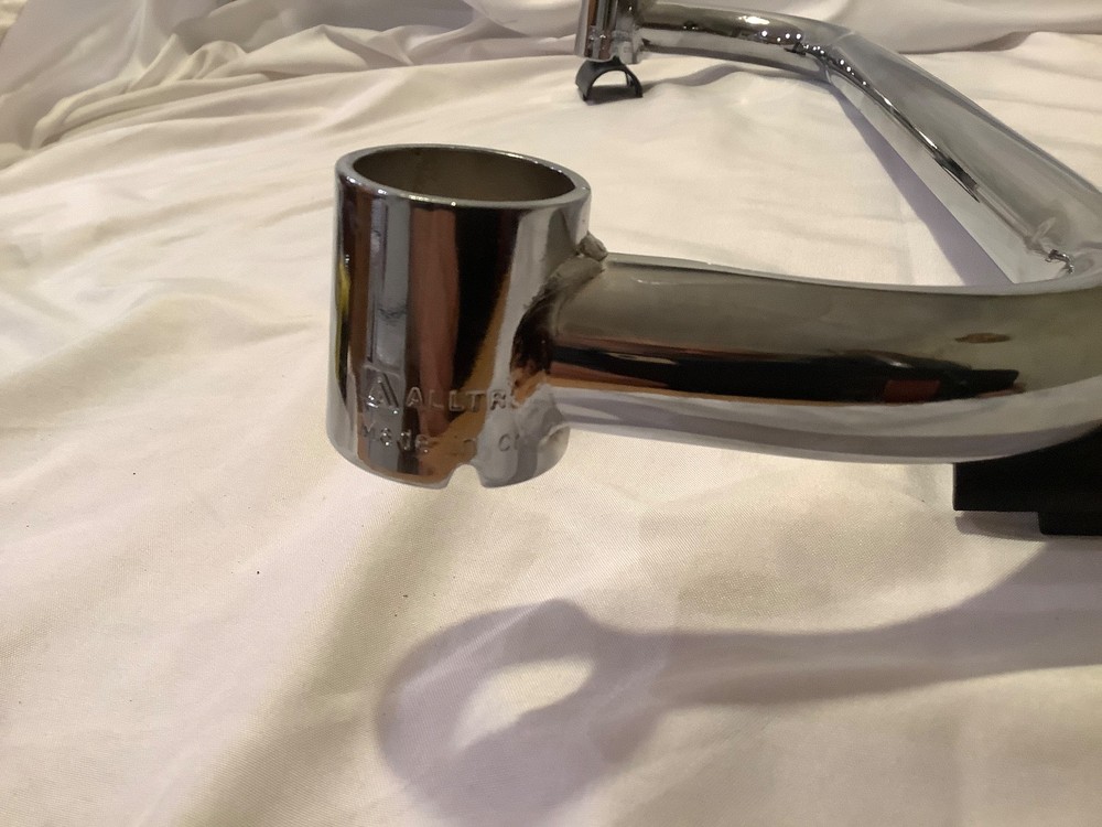 18 Inch Wire Shelving Silver Push Handle