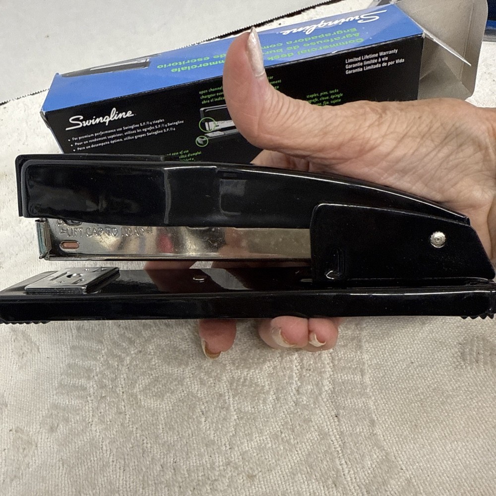 Lot 2 Swingline staplers 25 Sheet