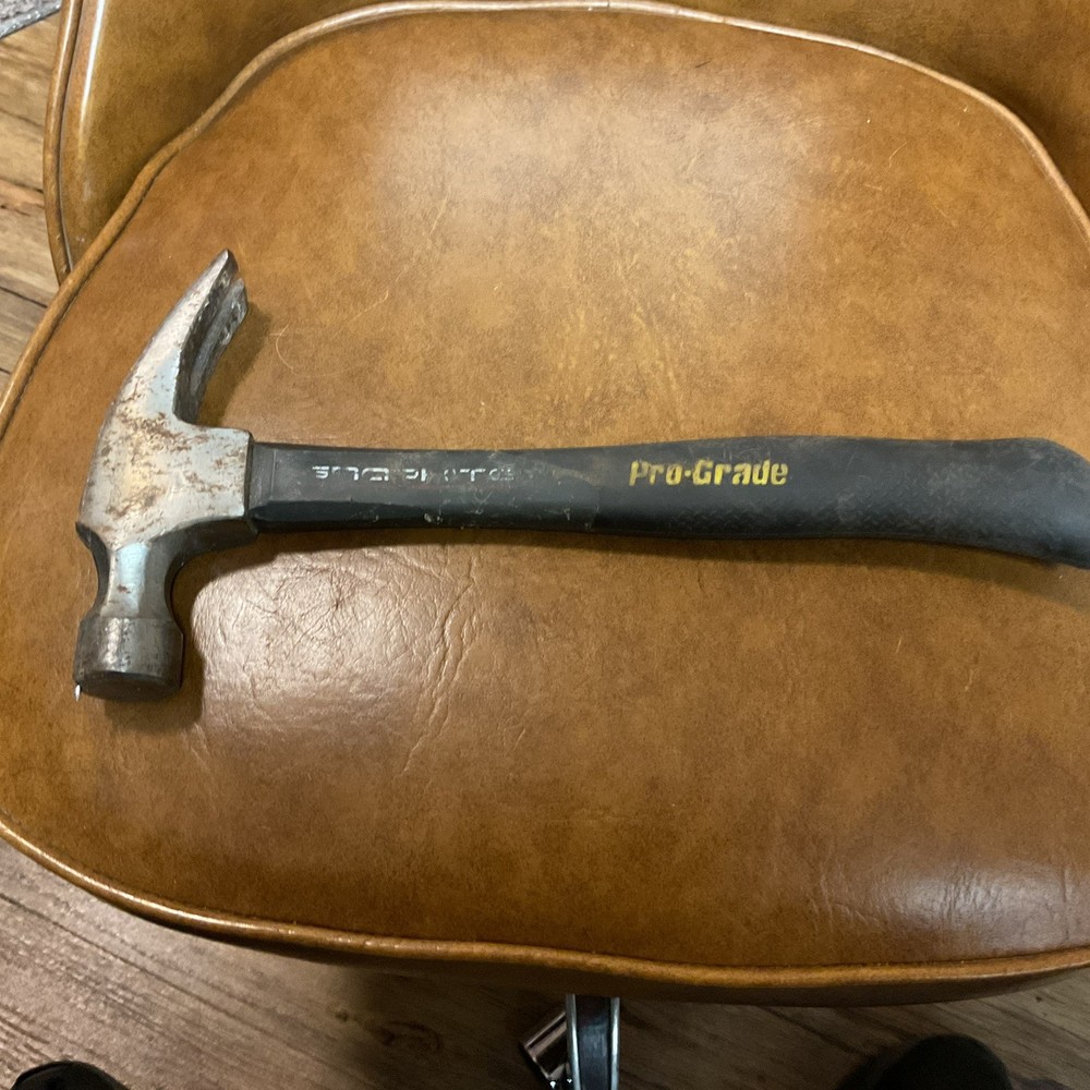 Vintage PRO - GRADE CLAW HAMMER.