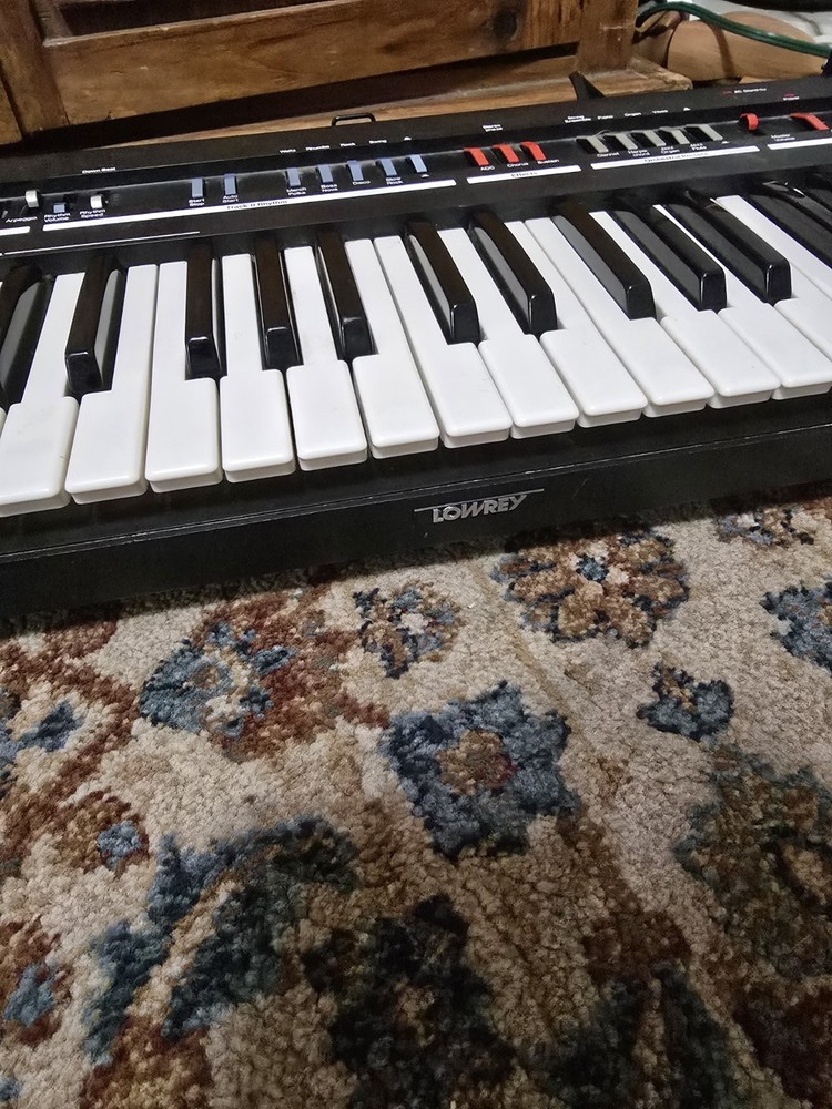 Lowrey Micro Genie V -60 Keyboard READ