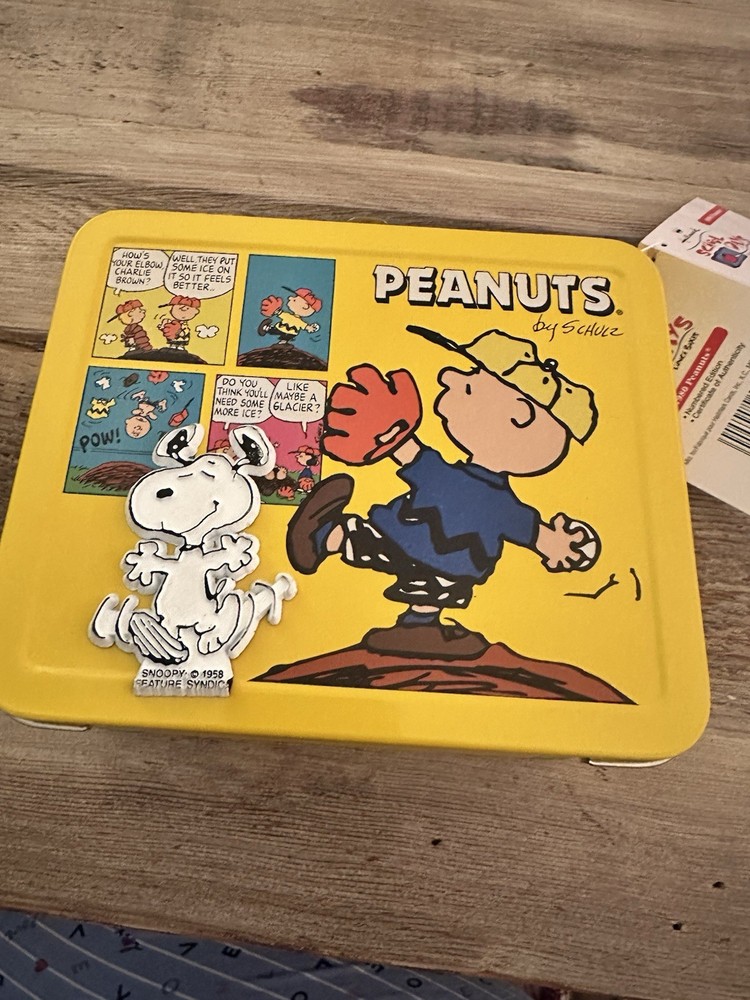 Hallmark School Days Snoopy Peanuts Lunchbox Limited Edition 2000