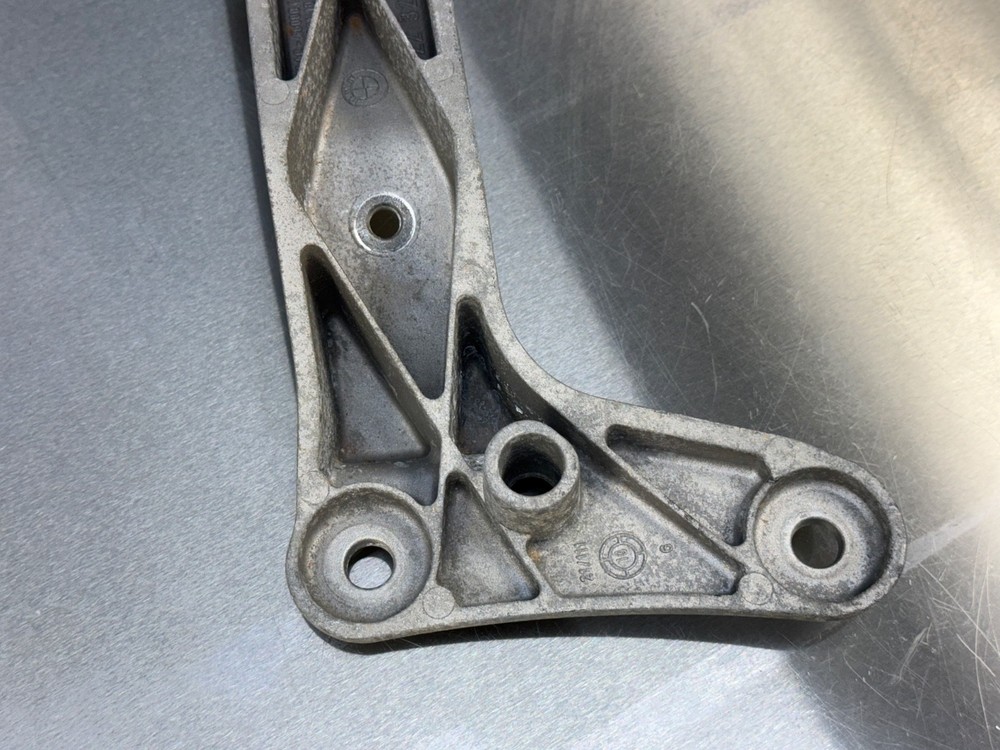 06-13 BMW E90 E82 E92 335i Automatic Transmission Mount Bracket Support OEM