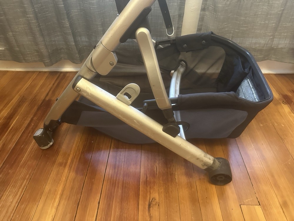 Uppababy VISTA V2 frame Stroller chassis In Silver