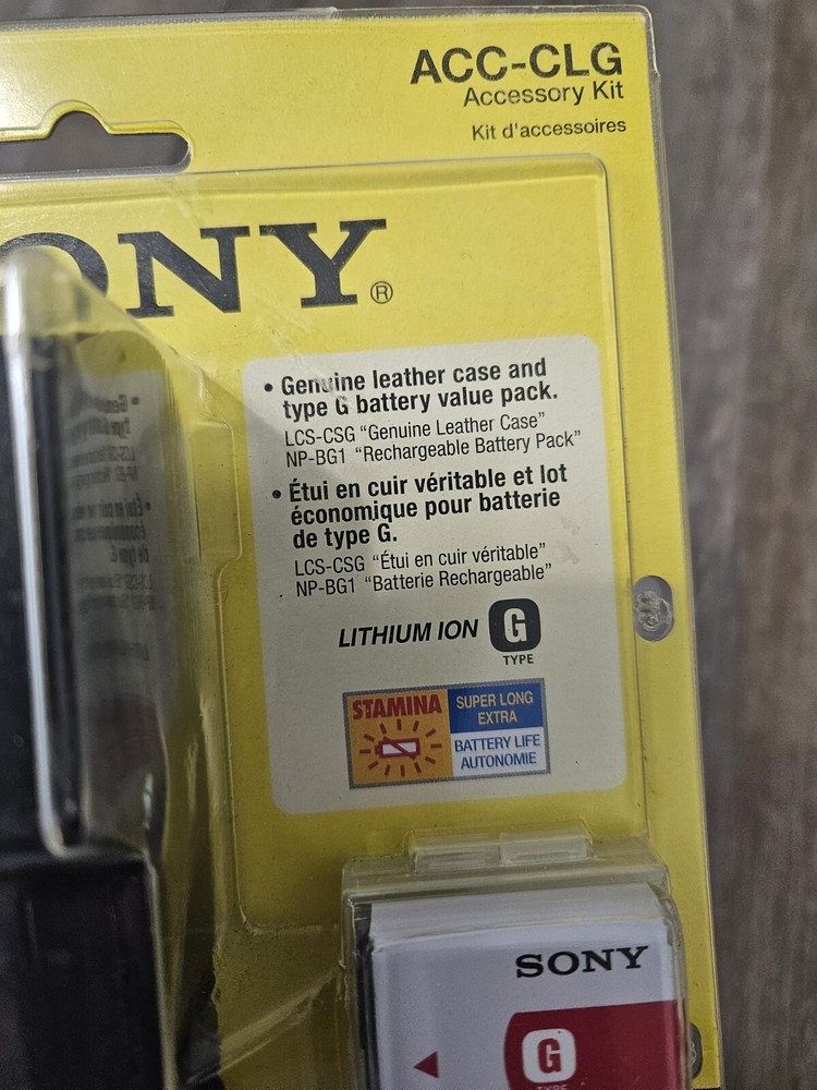 Sony ACC-CLG accessory kit. Leather case and battery.