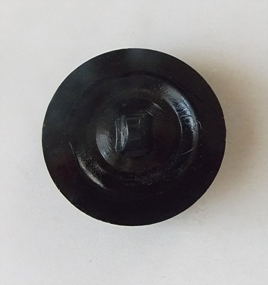 ONE SINGLE VINTAGE TEXTURED BLACK PLASTIC 1 1/2" DIA. ROUND SHANK STYLE BUTTON