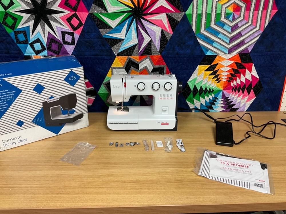 Bernette b35 Mechanical Sewing Machine w/ Accessories ~Serviced!