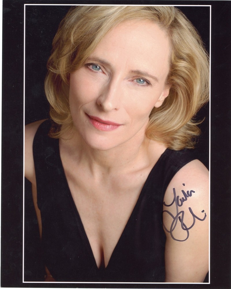 Laila Robins - Signed Photograph