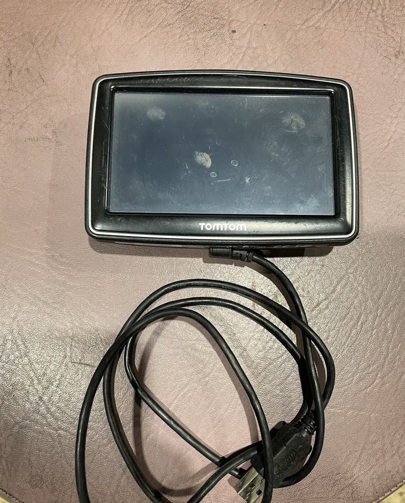 TOMTOM PORTABLE NAVIGATOR