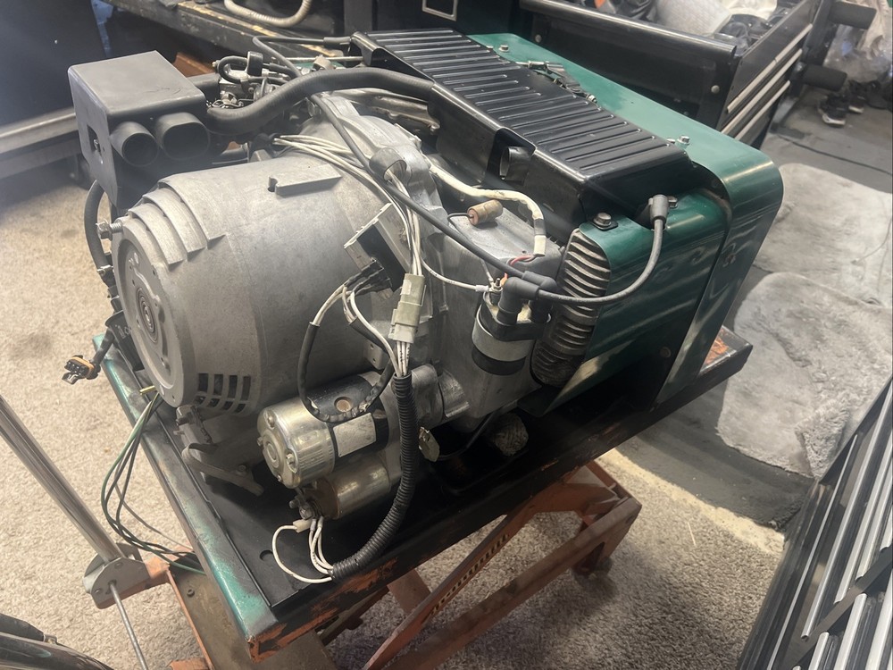 ONAN COMMERCIAL 6500 WATTS GENERATOR (Needs Work)