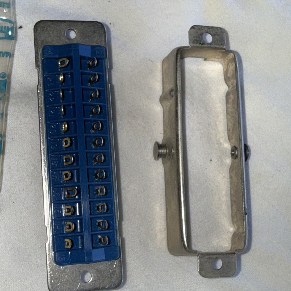 AMPHENOL 26-4100-24P Rectangular Power Connector New