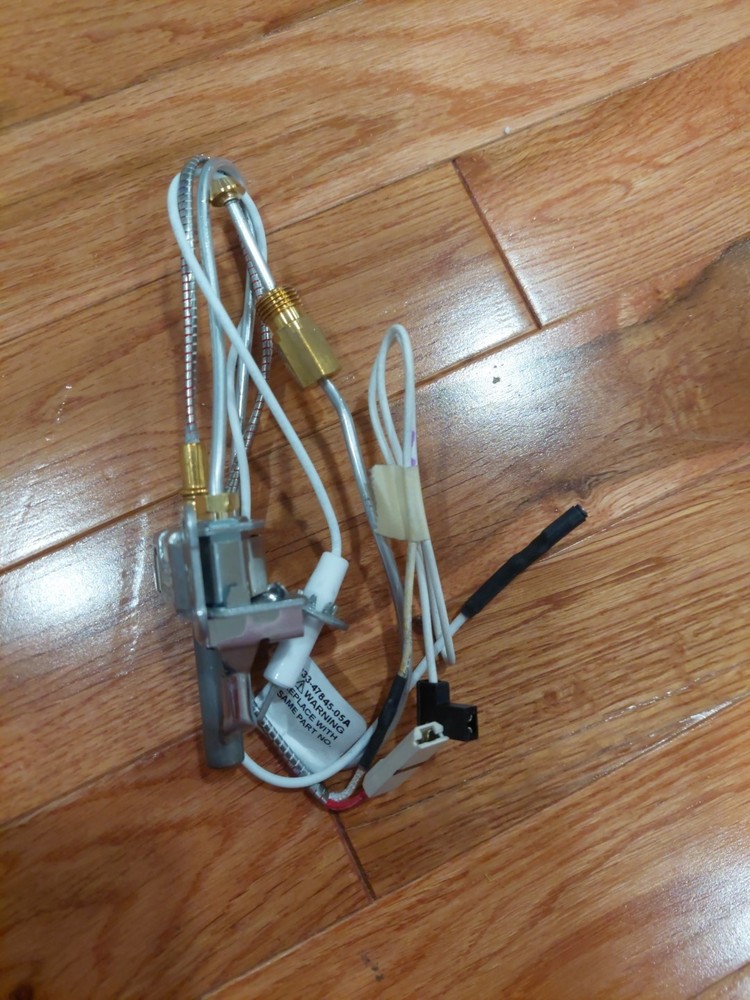 NEW 415-47845-05 Bradford White/Honeywell Nat. Gas Pilot Assembly 17/26 Open Box