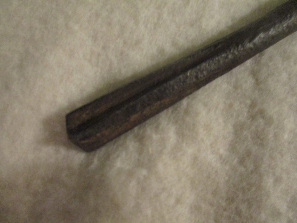 Pneumatic or electric hammer chisel used