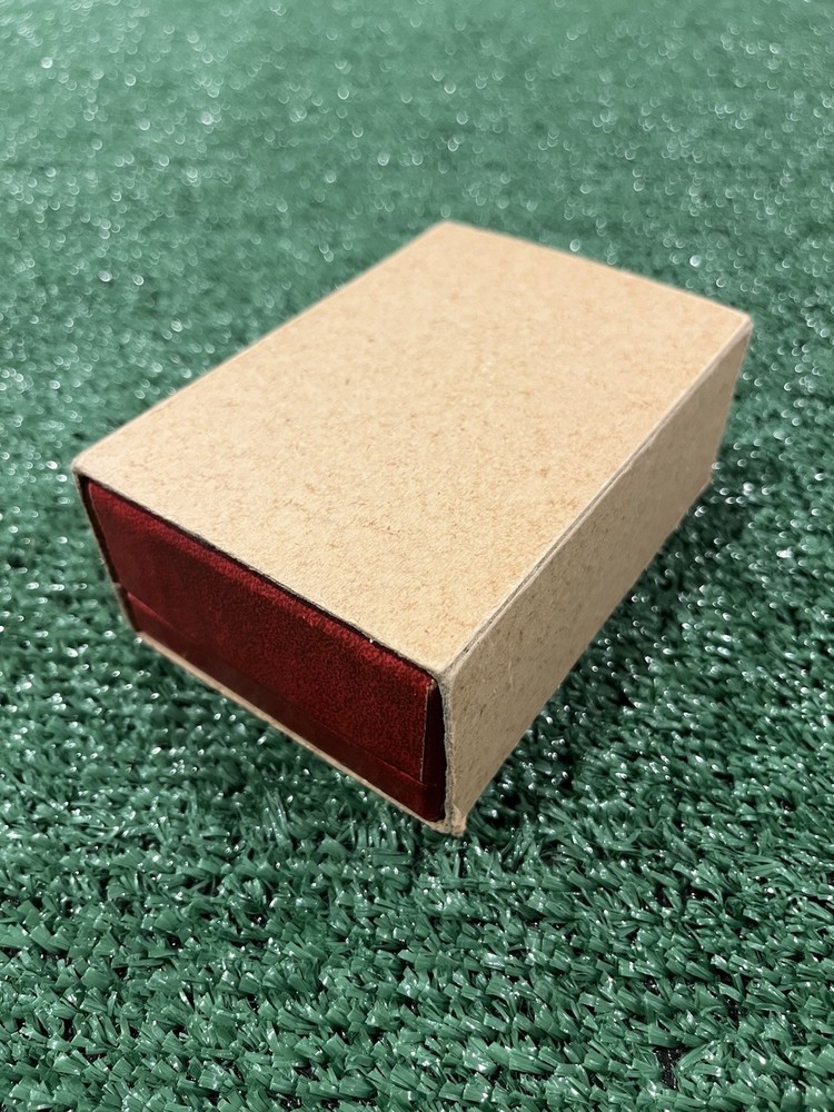 White Decorative Zigzagger Vintage