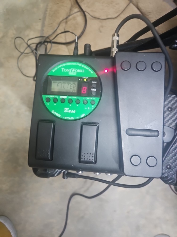 KORG ToneWorks AX1B Bass Multi Effect Processor Pedal + POWER SUPPLY