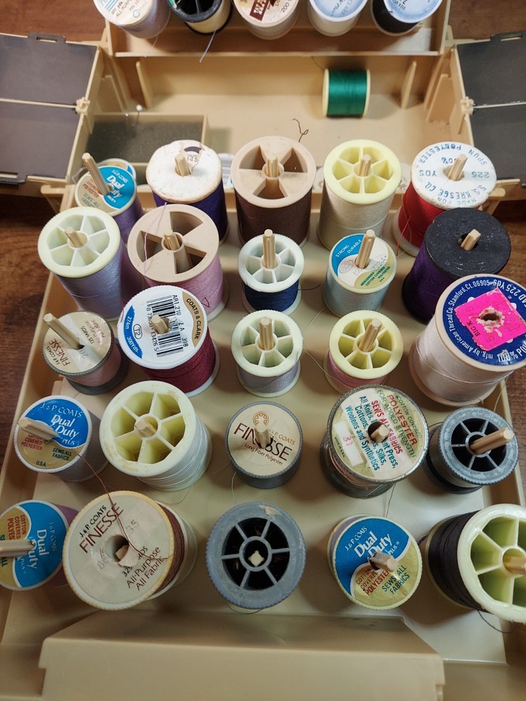 Vintage Folding Sewing Box Caddy 50 Spool Thread Bobbin Organizer