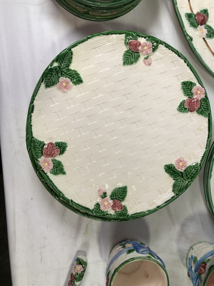 Haidon Group Strawberry Basket Ceramic Dinnerware Pitcher Cups Plates 1986 22Pc