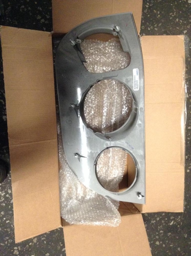 For FREIGHTLINER CENTURY 112 HEADLIGHT BEZEL Right , OH