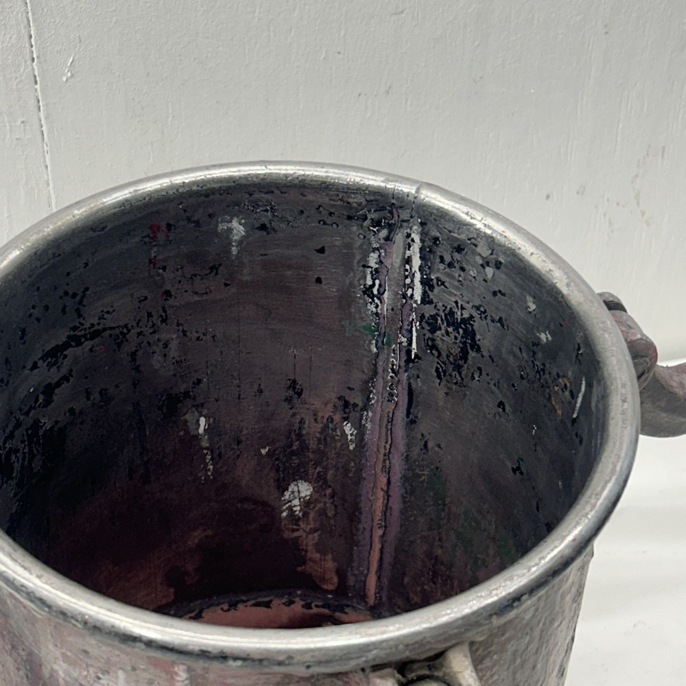 Devilbis Pressure Pot. 2 Gallon Paint Pressure Pot.