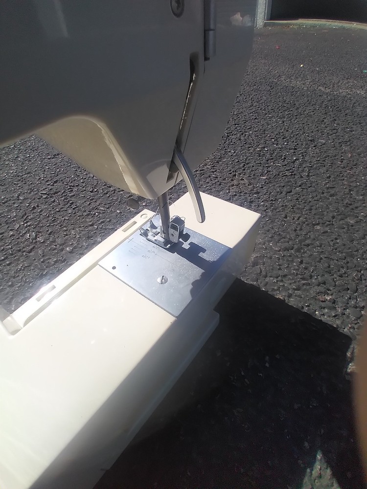 Montgomery Ward Sewing Machine UHT J2000