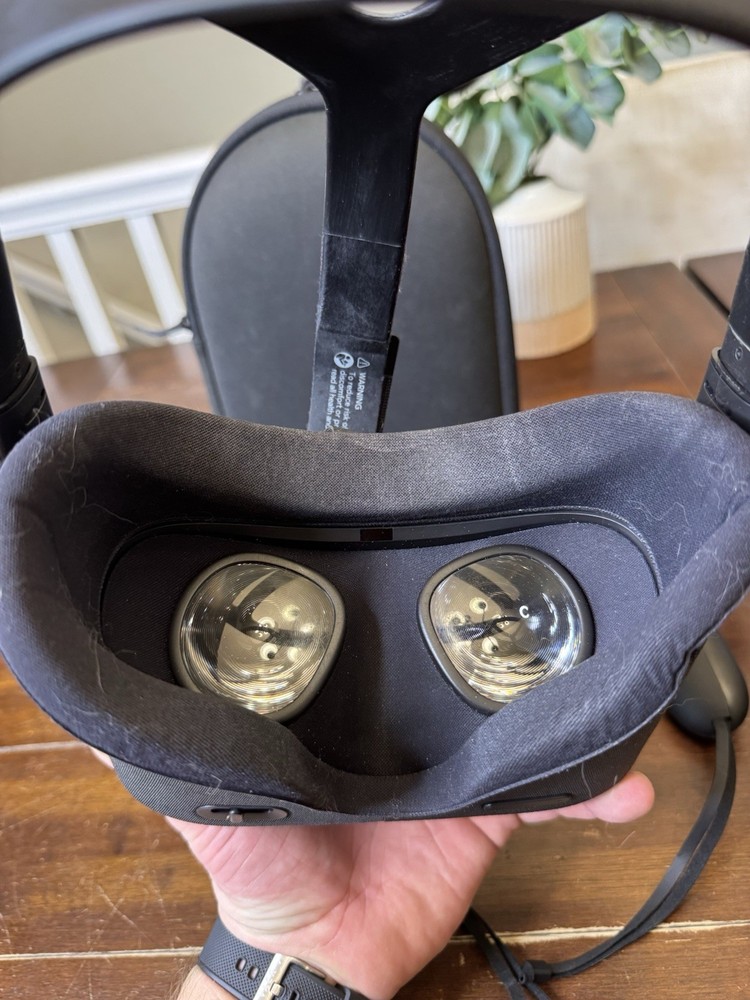 Oculus Quest 1 64GB VR Headset Bundle with Controllers and Carrying Case Black