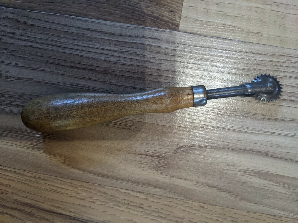 Vintage Wooden Handle Pattern Tracing Wheel Sewing Tool