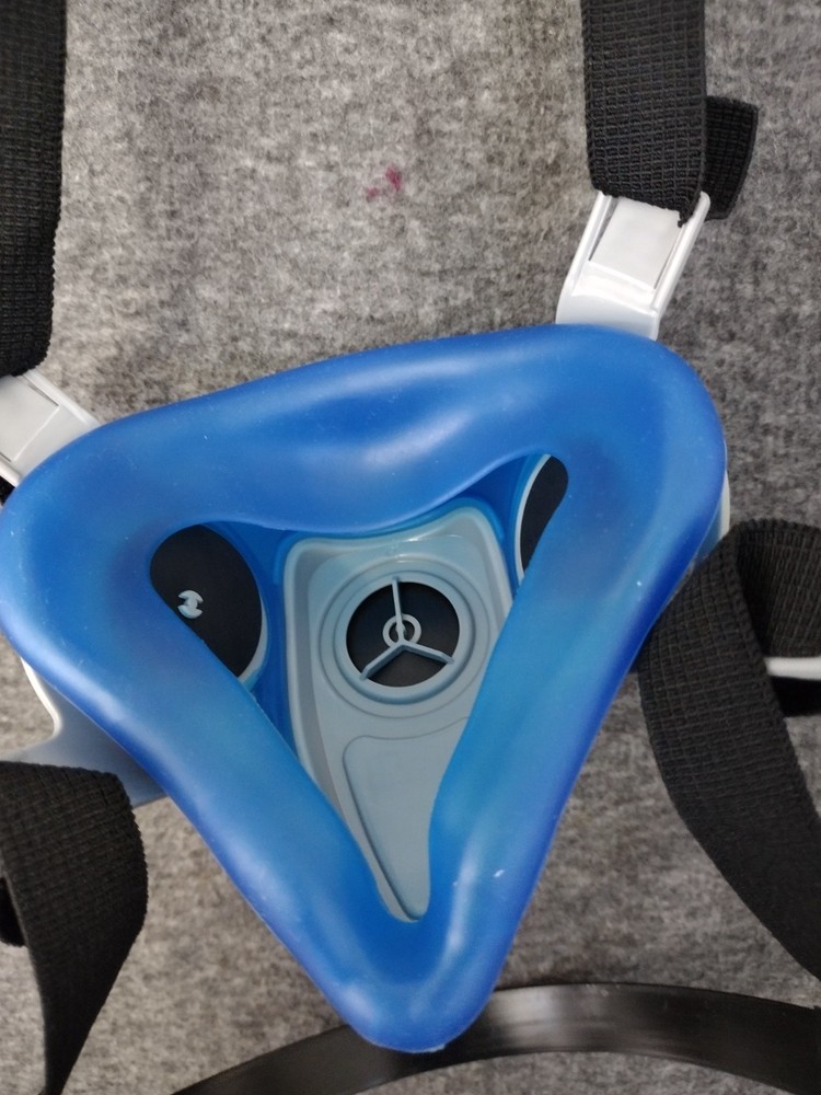 Advantage 200 LS Half-Mask Respirator Medium 2-Pc Neckstrap MSA 815692