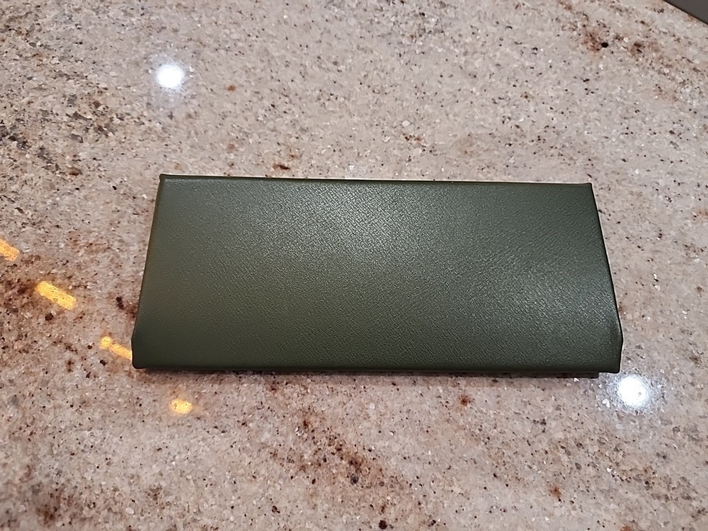 New LONGCHAMP Green Leather Folding Glasses Case