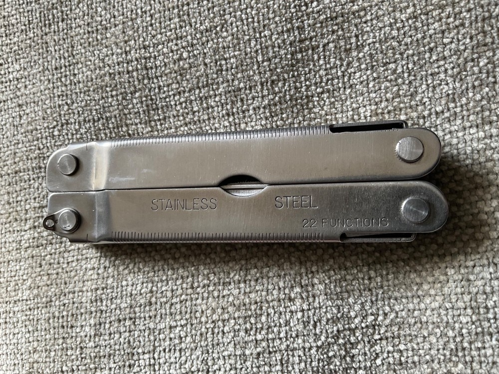 Multi-tool 22 Functions w/ 11 Bit Screwdriver Unbranded w/ Case See Pics