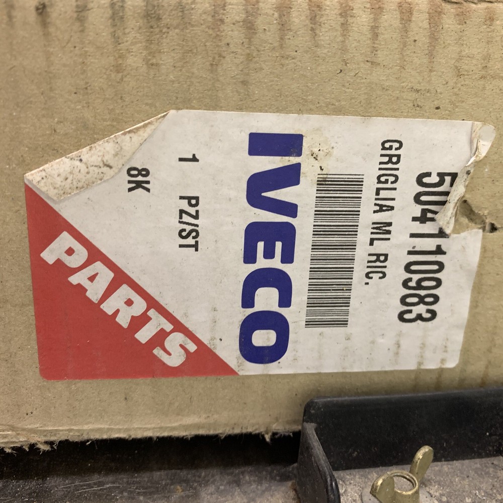 Genuine IVECO FRONT GRILL 504110983 NEW