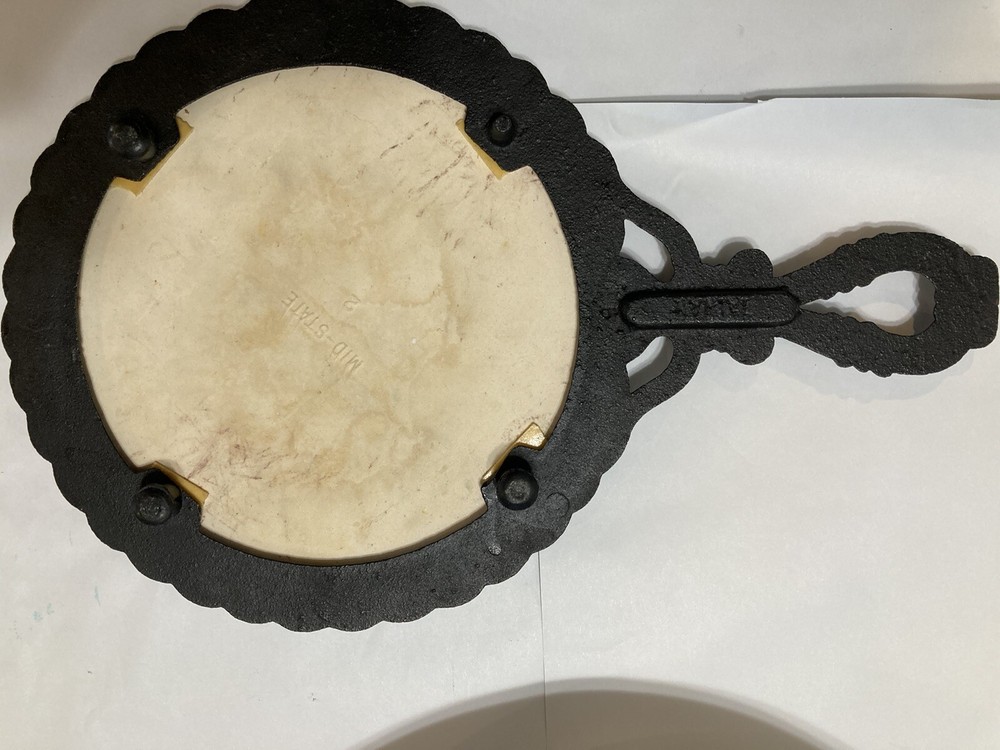 CAST IRON TRIVET WINTER SLEIGH RIDE
