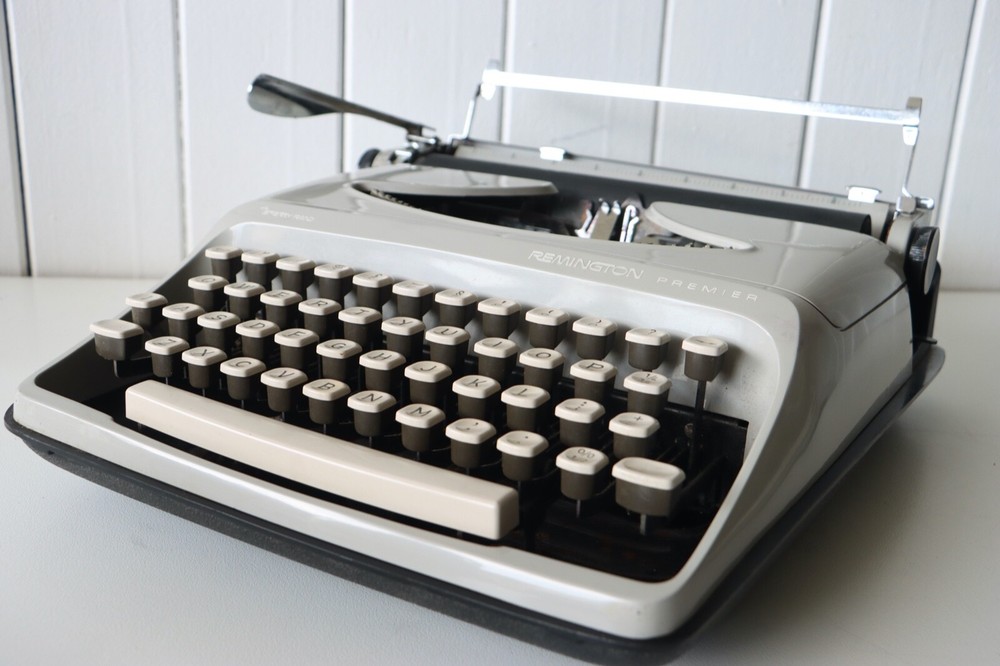 Remington Sperry Rand Portable Typewriter - Excellent Working Condition!