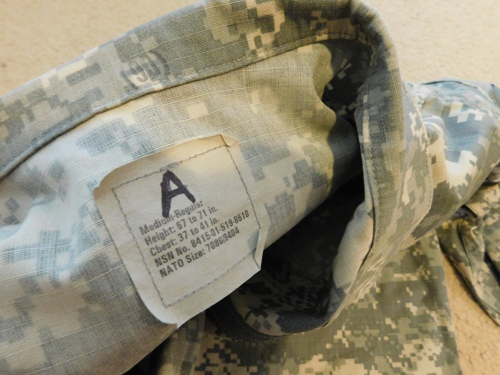 US ARMY ACU TOP COAT SIZE MEDIUM-REGULAR