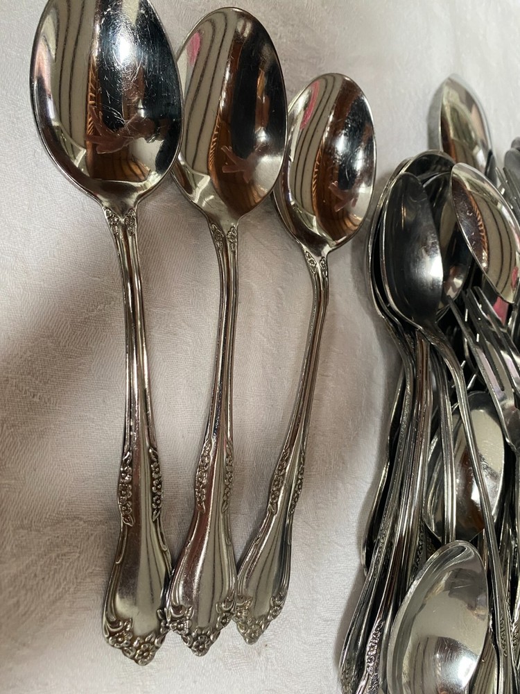 W.M. A ROGERS DELUXE STAINLESS FLATWARE "MANSFIELD/AMADEOUS" (57) PC SET